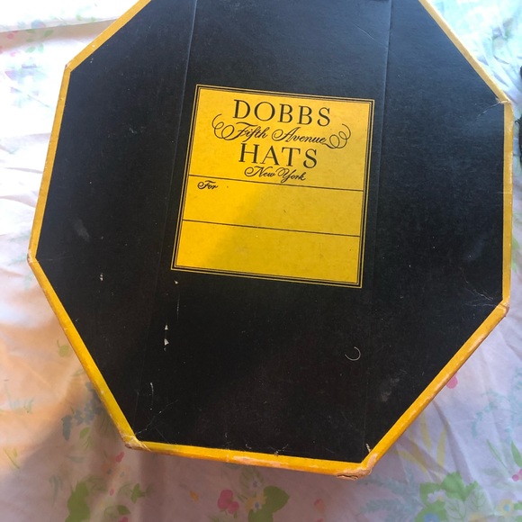 Vintage Dobb’s fifth Avenue hat & AE Burkhat fox fur muff in original boxes. - Picture 9 of 14